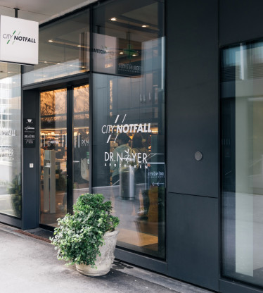 Dr. med. Uschnig Christopher